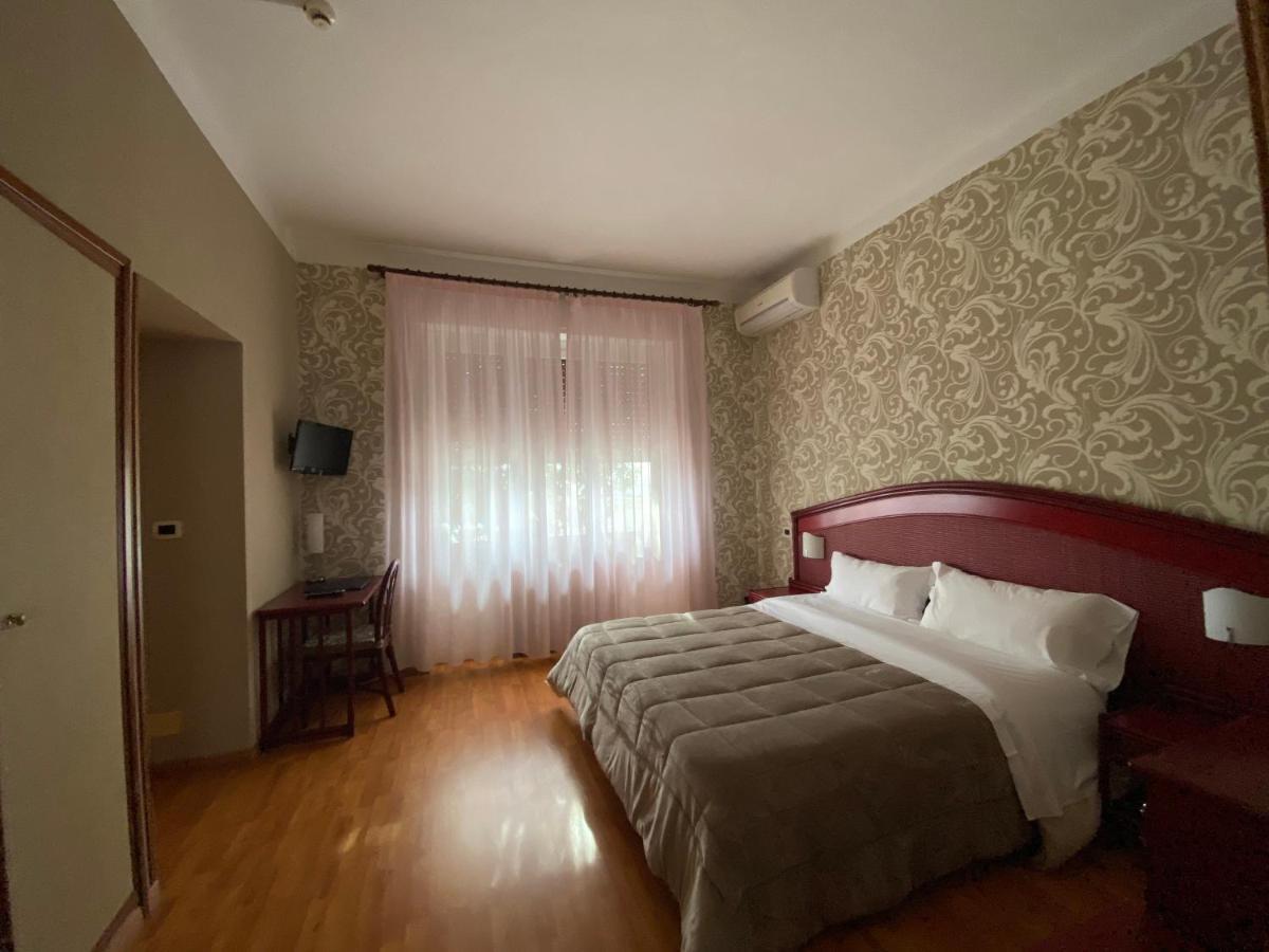Hotel Kristina Imperia Exteriör bild