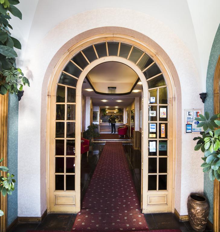 Hotel Kristina Imperia Exteriör bild