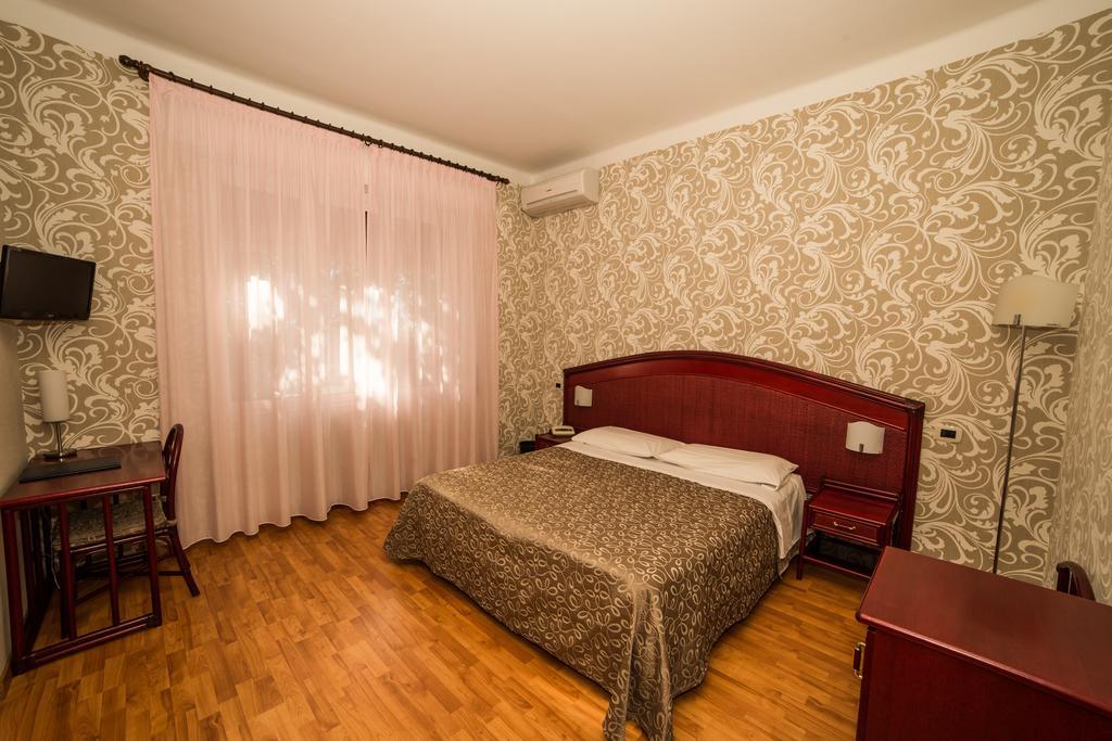 Hotel Kristina Imperia Exteriör bild