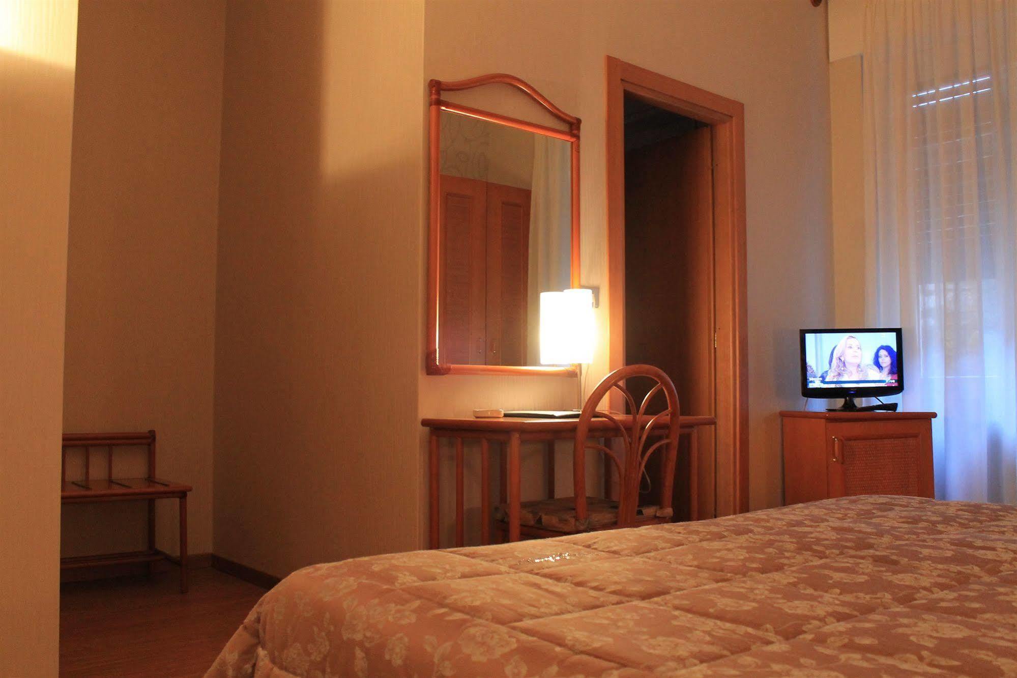 Hotel Kristina Imperia Exteriör bild