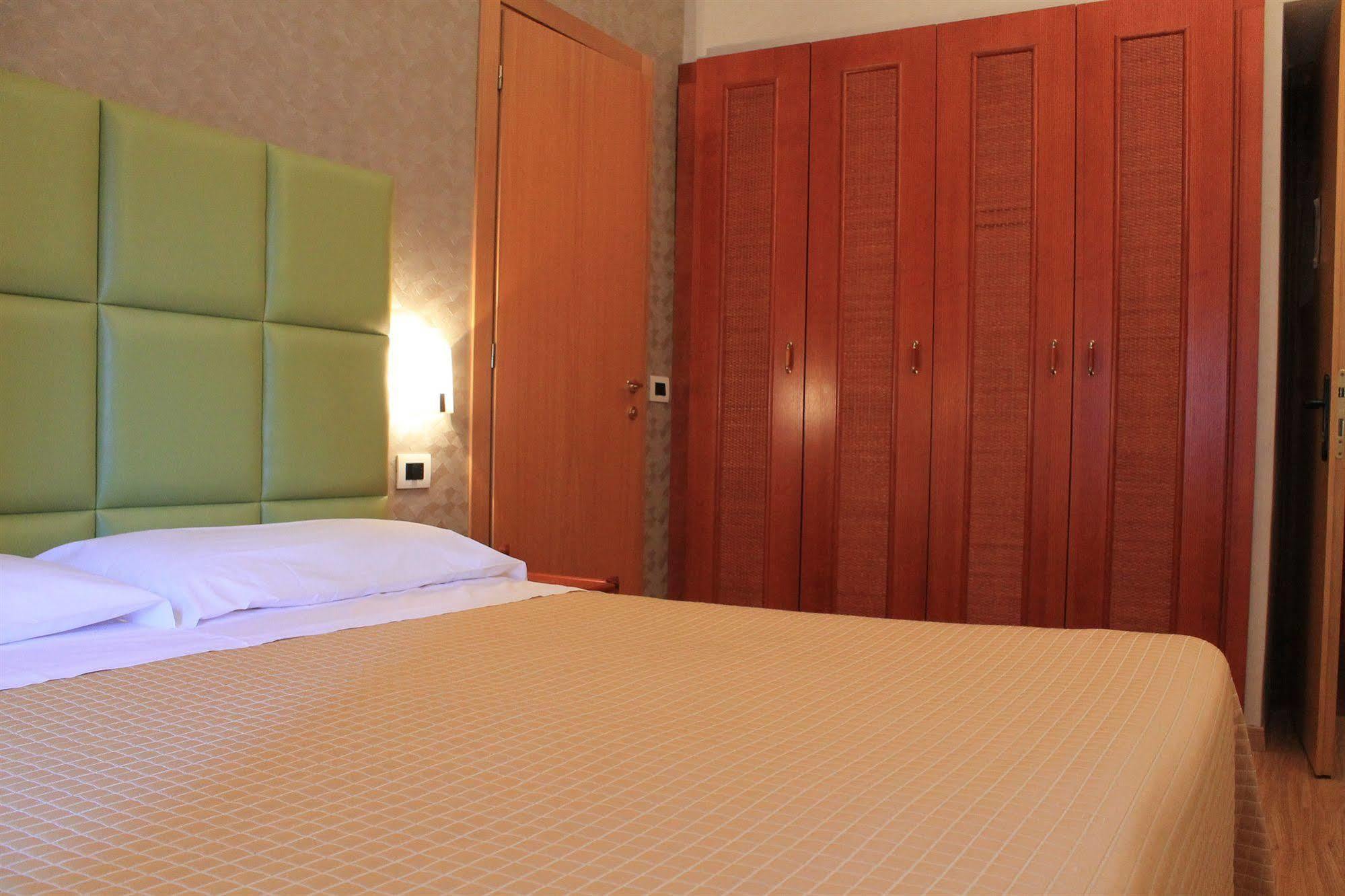 Hotel Kristina Imperia Exteriör bild