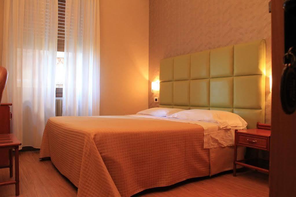 Hotel Kristina Imperia Exteriör bild
